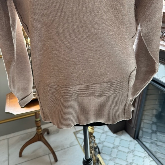 Tahari sweater in size medium. - Picture 5 of 5